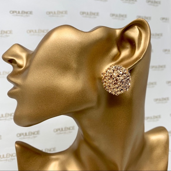 Marilyn Stud Earrings - Picture 1 of 2